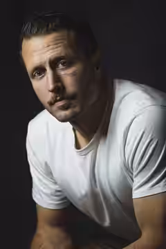 A headshot of Matthew Heineman (2020)