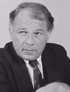 Criminal defense attorney, F. Lee Bailey wearing a suit with 'Q's on it (1981)