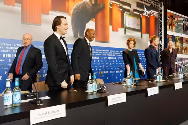 Pressekonferenz zu Der junge Karl Marx bei der Berlinale 2017: v.l.n.r. Pascal Bonitzer, August Diehl, Raoul Peck, Hannah Steele, Alexander Scheer und Anatol We