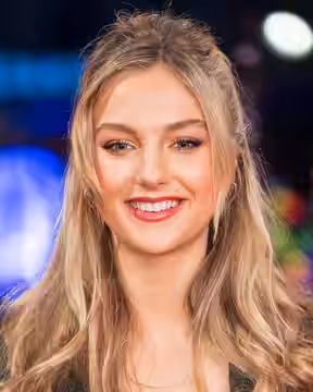 Lilly Krug on the red carpet of the opening gala of the Berlinale 2023