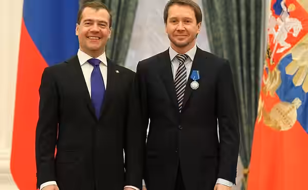 Орденом Почёта награждён художественный руководитель федерального государственного учреждения культуры «Государственный театр наций» Евгений Миронов.