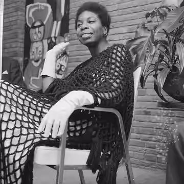 Collectie / Archief : Fotocollectie Anefo Reportage / Serie : [ onbekend ] Beschrijving : De Amerikaanse zangeres Nina Simone die met kerst op televisie zal ver (1965)