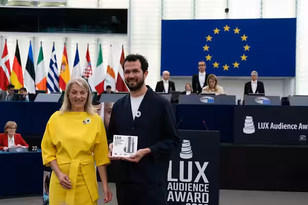 On 9 June 2022, President Roberta Metsola awarded the 2022 LUX European Audience Film Award to “Quo vadis, Aida?” by Bosnian director Jasmila Žbanić, who was ac