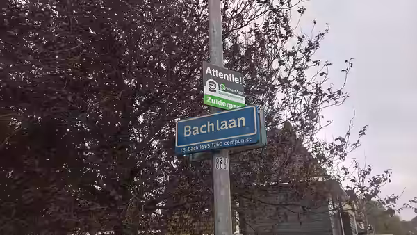 A street sign indicating that this is the Bachlaan (Bach lane). (2017)
