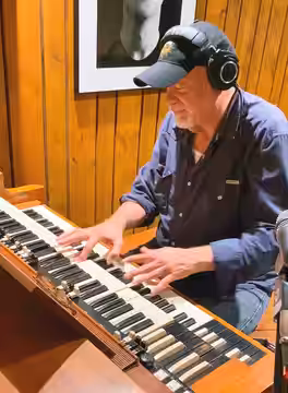 Phil-2048 Phil Madeira, Nov. 16-18, 2021 Blackbird Studio A piano room - Hammond B3 recording - Phil Madeira played - Phil-2048 - Blackbird Studio - Phil Madeir