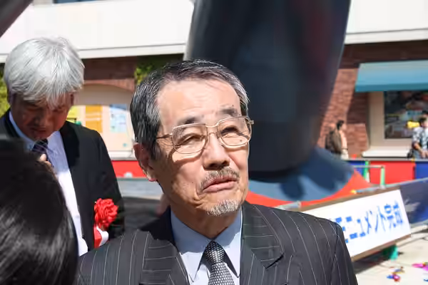 矢田稔。日本・東京出身の声優。2009年10月4日、兵庫県神戸市長田区若松公園にて開催された鉄人28号像完成記念式典にて撮影。