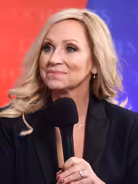 Leigh-Allyn Baker speaking with attendees at the 2024 AmericaFest at the Phoenix Convention Center in Phoenix, Arizona.