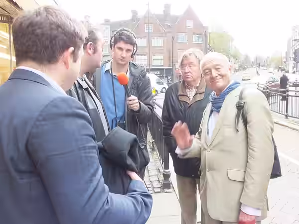 Ken Livingstone visits Rochester with his dog in November 2012, accompanied by a reporter.