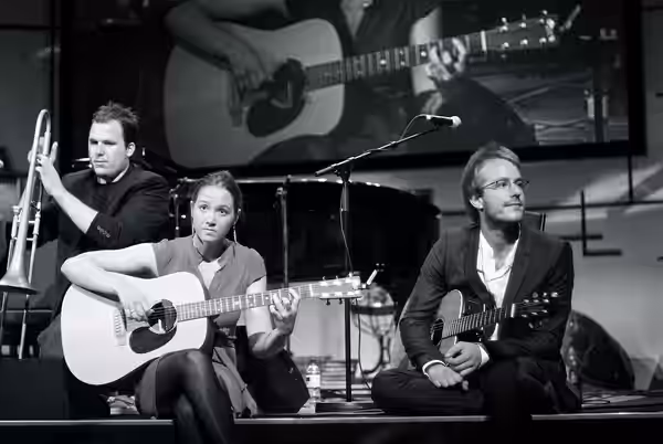 Sophie Hunger playing at the TED Global conference in Oxford. (2009)