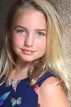 Ava Telek