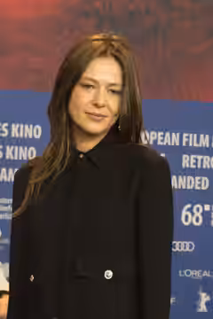 Elena Lyadova at the press conference of Dovlatov at Berlinale 2018.