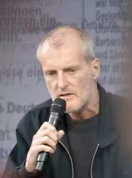 Robert Seethaler auf der ZDF-Bühne auf der Leipziger Buchmesse 2023