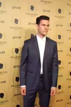 Tom Lipinski, who plays Phillip Showalter on w:The Knick, arrives on the red carpet. (2015)