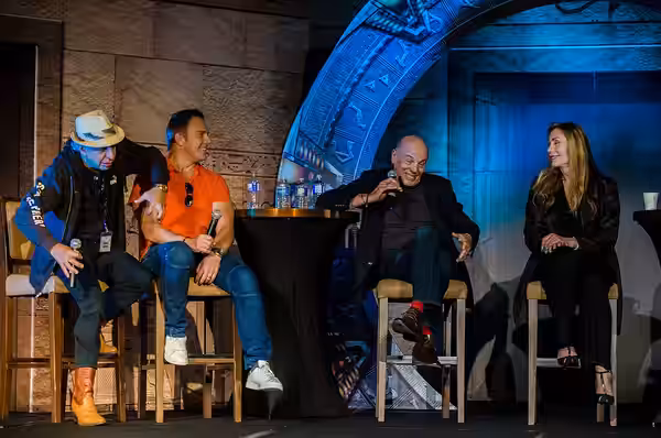 Erick Avari Mike Dopud Carmen Argenziano Virginia Hey (2016)