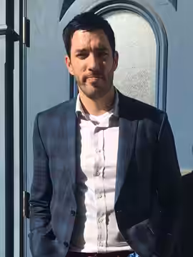 Drew Scott of Property Brothers filming in Quebec City. (2016)