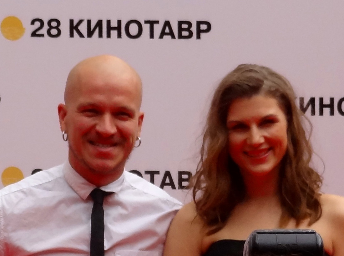 Марьяна Спивак российская актриса театра и кино с супругом на 28 кинофестивале "Кинотавр" в Сочи в 2017 году.