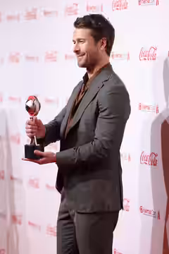 Glen Powell on the red carpet at the Big Screen Achievement Awards at the 2025 CinemaCon at The Colosseum Theater at Caesars Palace in Las Vegas, Nevada. Please
