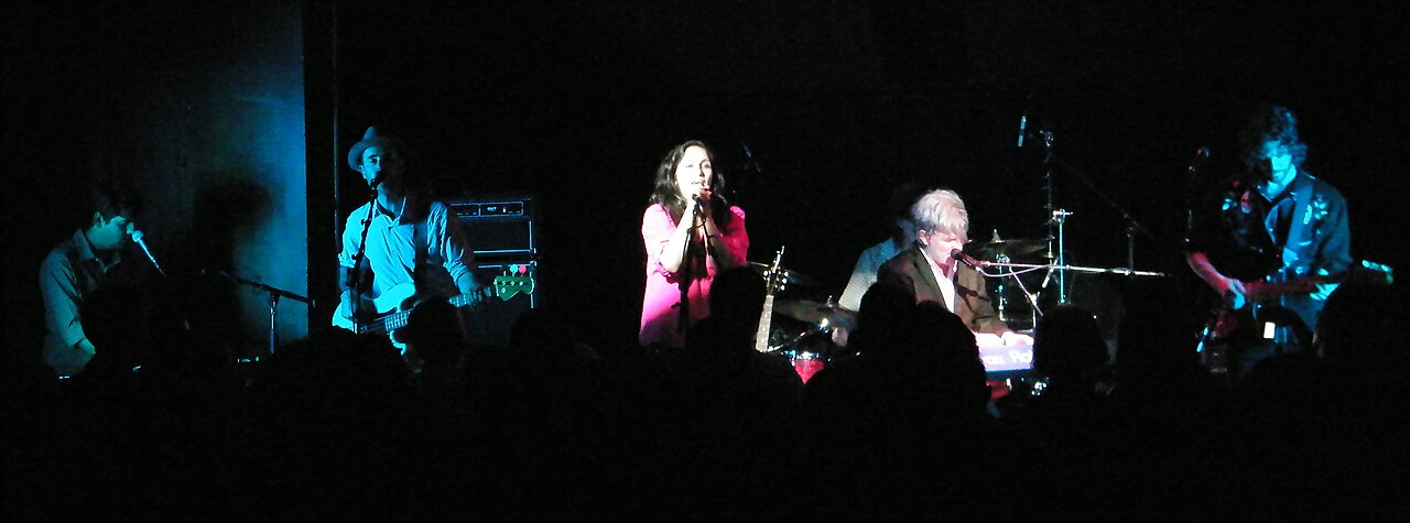 Niall Anderson, Tony Buchen, guest Madeleine Sami, Tim Finn, Brett Adams; Tim Finn and band at Bar Bodega, Wellington (2011)
