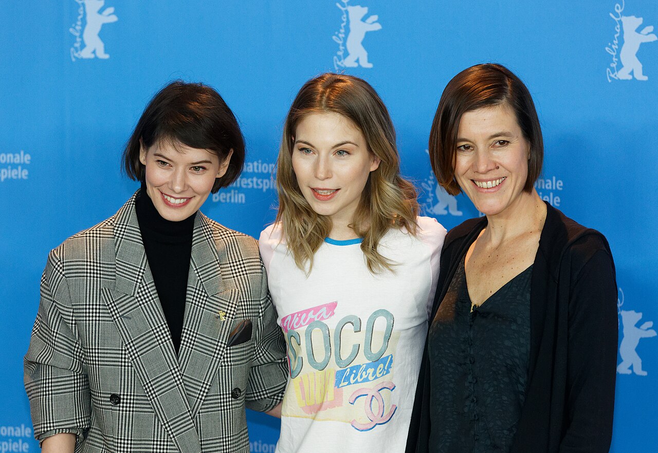 Crina Semciuc, Nora Waldstätten und Pia Hierzegger beim Photo Call zu Wilde Maus bei der Berlinale 2017