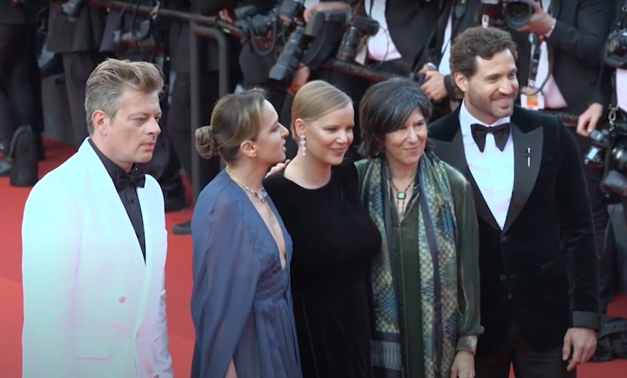 Jurors of the Un Certain Regard section at the 2022 Cannes Film Festival: Benjamin Biolay, Valeria Golino, Joanna Kulig, Debra Granik and Édgar Ramírez (left to