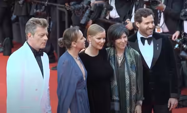 Jurors of the Un Certain Regard section at the 2022 Cannes Film Festival: Benjamin Biolay, Valeria Golino, Joanna Kulig, Debra Granik and Édgar Ramírez (left to