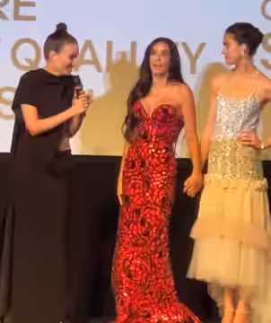 Demi Moore in ‪Oscar de la renta‬ and Margaret Qualley on the red carpet showing theif fashion at the Hollywood premiere in Los Angeles Last night for the movie (2024)