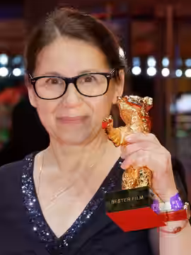 Ildikó Enyedi nach der Preisverleihung der Berlinale 2017 mit dem Golden Bären für Testről és lélekről (On Body and Soul)
