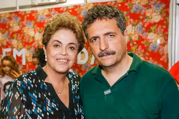 Presidenta Dilma Rousseff posa para foto com Elenco e o diretor do filme Aquarius, Kléber Mendonça, demonstram apoio à presidenta Dilma em Recife. (Recife - PE, (2016)