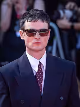 Tom Sturridge