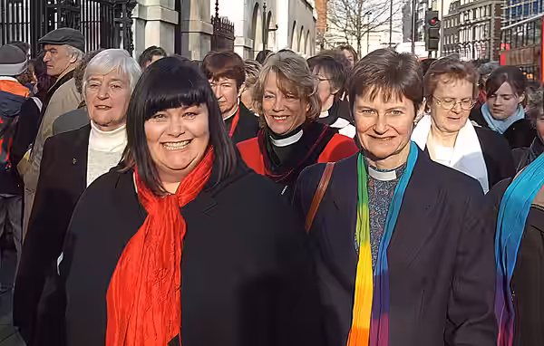 Dawn French (left) and Olivia Graham (right) in Downing Street, London (2005)