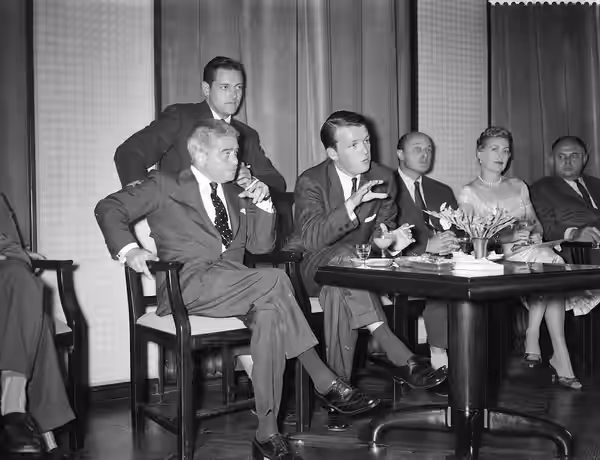 Collectie / Archief : Fotocollectie Anefo Reportage / Serie : [ onbekend ] Beschrijving : Persconferentie i.v.m. "Anne Frankfilm" in het Amstelhotel te Amsterda (1958)