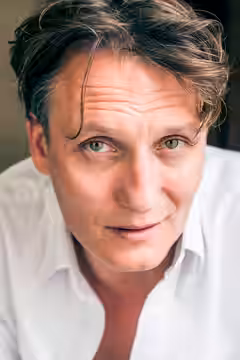 Oliver Masucci