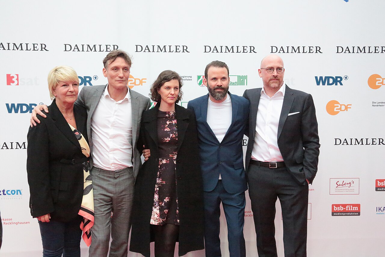 Simone Baer, Oliver Masucci, Jantje Friese, Baran bo Odar und Udo Kramer (Dark) beim Grimme-Preis 2018, am 13.04.2018 in Marl.