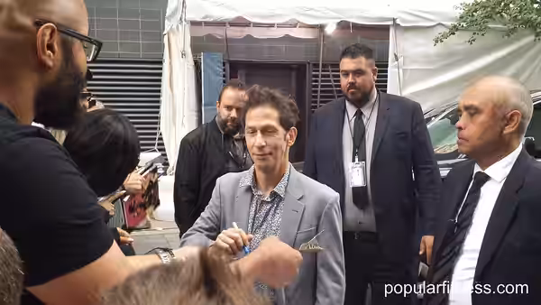 from <a href="https://www.popularfitness.com" rel="noreferrer nofollow">www.popularfitness.com</a> Close-ups of Tim Blake Nelson signing a lot autog (2019)