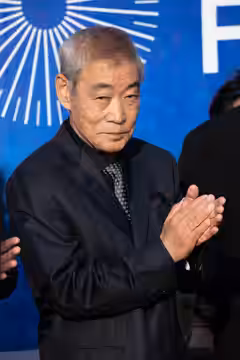 Akira Emoto