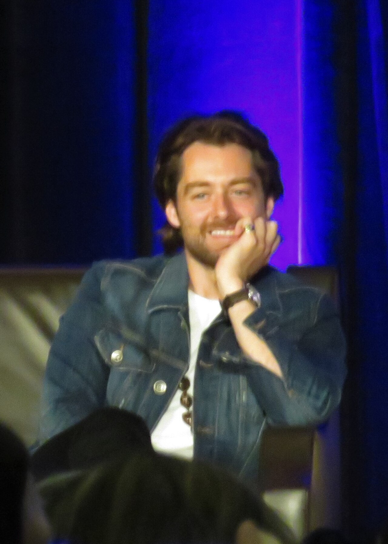 Richard Rankin at the Q&amp;A panel for Outlander, Wizard World Chicago 2018
