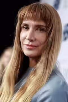 Kelly Lynch
