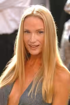 Kelly Lynch
