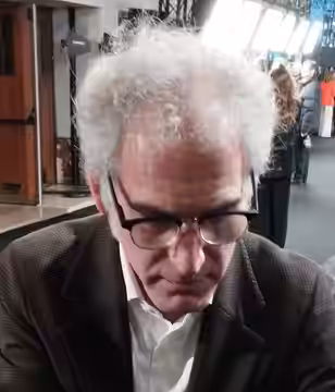 Ronald Bronstein à l'avant-première de "Marty Supreme" au Grand Rex, le 3 février 2026.