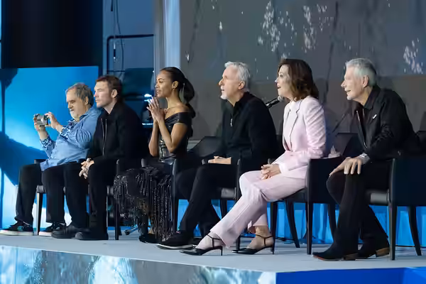 アバター:ウェイ・オブ・ウォーター ウォーターフロント記者会見 ジョン・ランドー サム・ワーシントン ゾーイ・サルダナ ジェームズ・キャメロン シガニー・ウィーバー スティーヴン・ラング (2022)