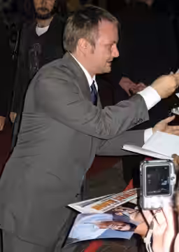 Rian Johnson at the premiere of The Brothers Bloom, Toronto Film Festival 2008. He's directing Looper. The 2012 fall big budget with Joseph Gordon Levitt, Bruce (2007)