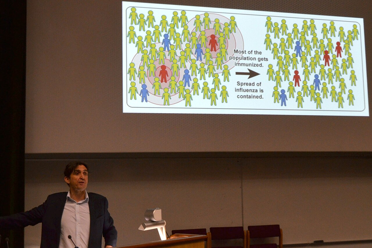 Stephen McGann explaining herd immunity at the 2015 Cambridge Science Festival.