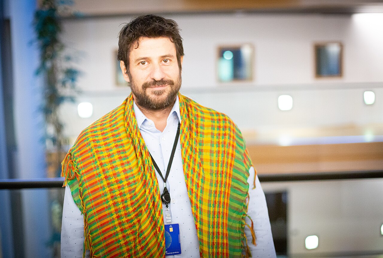 This week in #Eplenary our MEPs showed their solidarity with the Kurdish people #Rise4Rojava (2019)