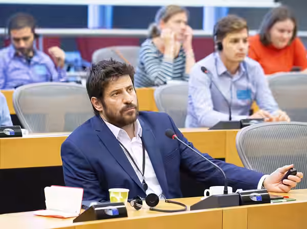 F70A9801 (2019)