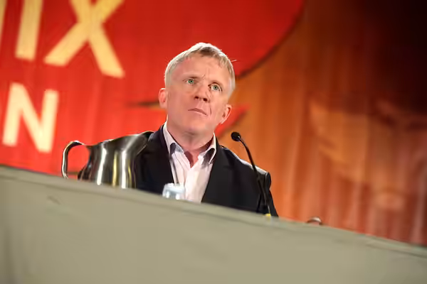 Anthony Michael Hall speaking at the 2017 Phoenix Comicon at the Phoenix Convention Center in Phoenix, Arizona. Please attribute to Gage Skidmore if used elsewh