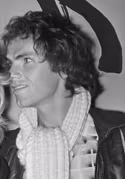 Jan de Bont at the premiere of the film "Keetje Tippel". Date : 6 March 1975 Keywords : actresses, cameramen, films, prime ministers Personal name : Bont, Jan d