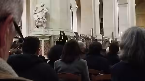 Anne Parillaud lors de l'hommage rendu à Tchéky Karyo à l'église Saint-Roch de Paris, le 13 novembre 2025.