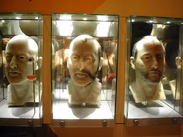 making a head (the one of Jean Reno) (2006)