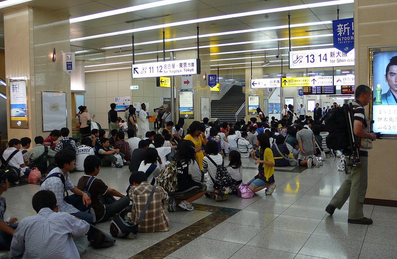 I think this was a group of school children, but they aren't in uniforms... (2007)