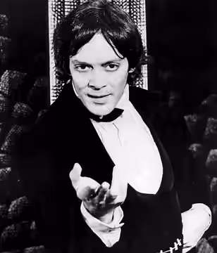 Raul Julia